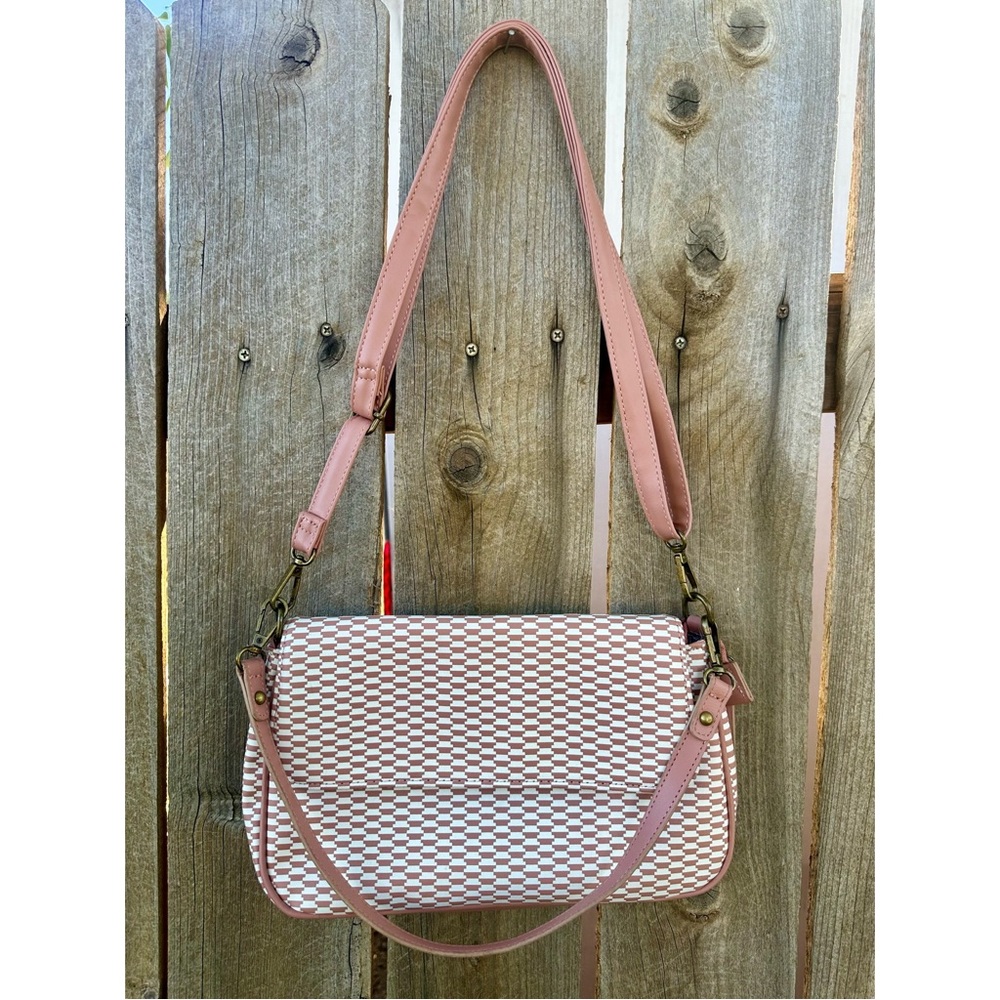 pink & white purse